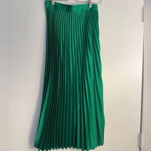 Elegant Green Pleated Midi Skirt